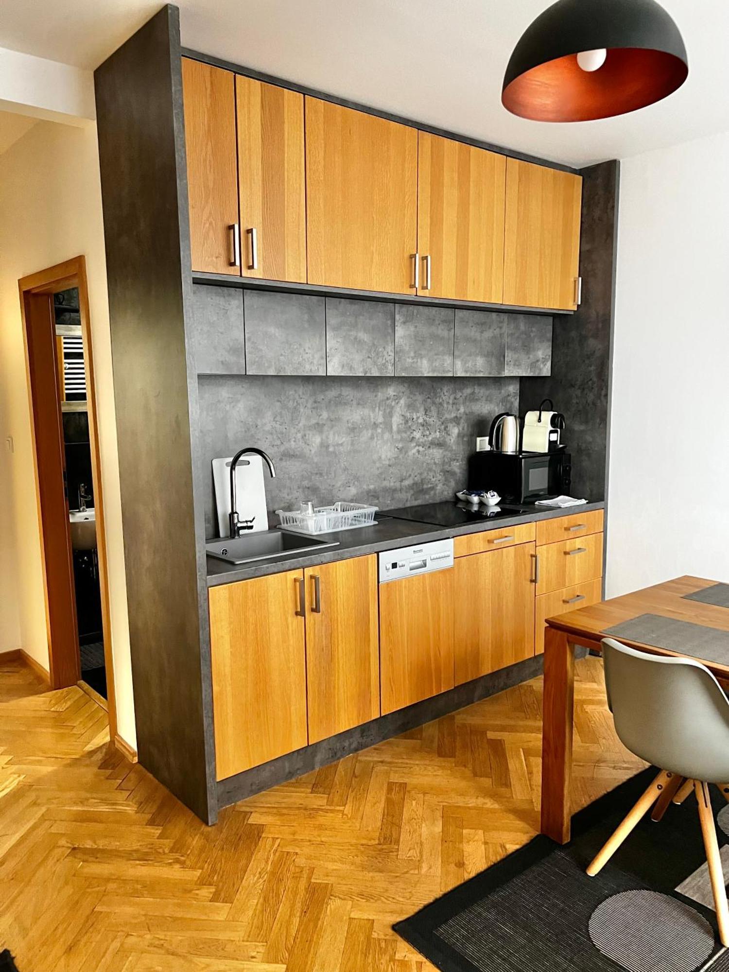 Old Town - Terrace & Parking Apartment Prag